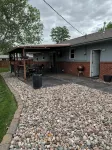 4-bedroom home in Hutchinson with beautiful yard and patio. Pet friendly! Enjoy! - Homestays