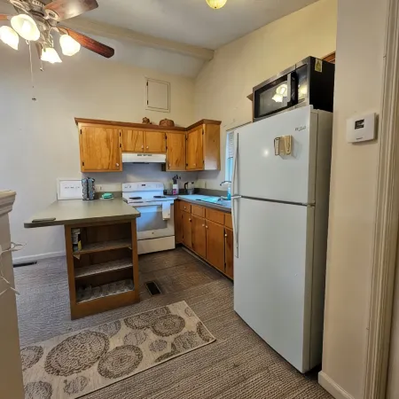 Charming 1-bedroom, second story guest house in historic Augusta WiFi & AC