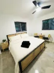 One Bd Efficiency 5min from 8th St - Bungalows