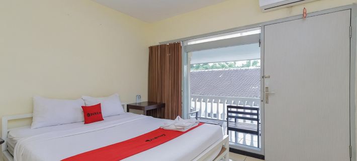 RedDoorz at CBR Residence Blimbing Hotels in Blimbing