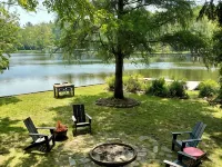 Cozy 2-bedroom Lakehouse on the South Bayou of Hamlin Lake Hotel a Hamlin Township