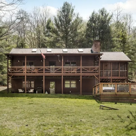 Hidden Cabin Retreat with Hot Tub in Lost City, WV