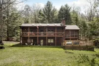 Hidden Cabin Retreat with Hot Tub in Lost City, WV