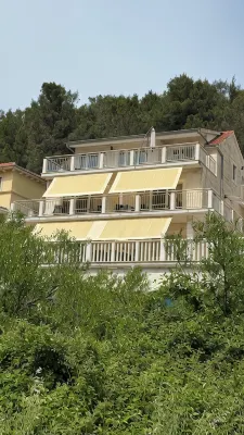 Enjoy KRK waterfalls, sun, beach and sea: Domicile Sunce Krka Studio - Homestays