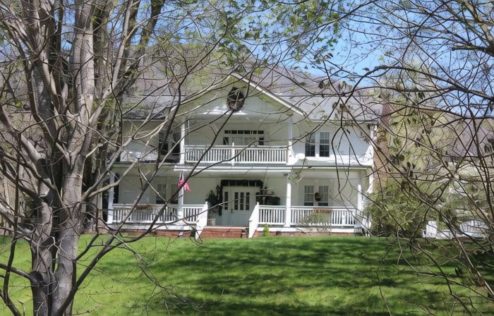Buffalo Tavern Bed & Breakfast