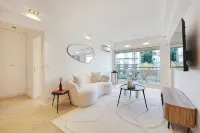 Charming apt with balcony - 2BR/4P - Suresnes
