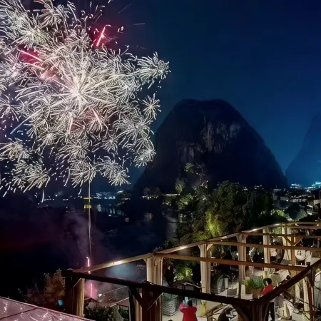 Yangshuo Percent Hotel (West Street Li River )