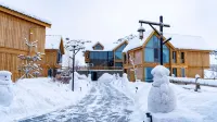Yilemu Lake Three Hundred Homestays - parking