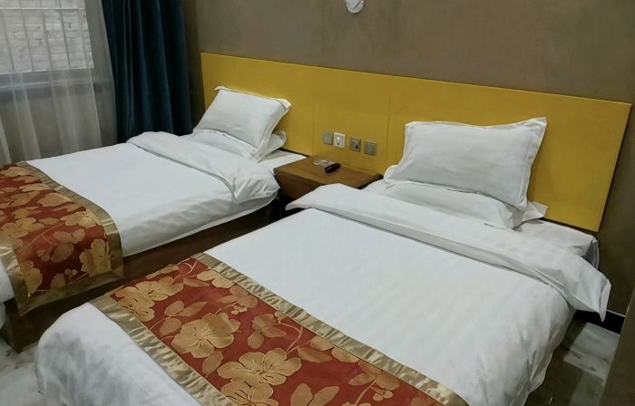 Xishuanglong Hotel (One Shop)