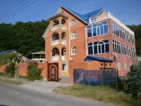 Noshen Guest House - Homestays
