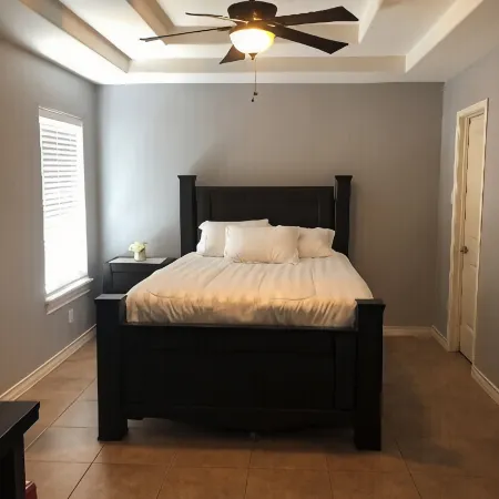 Entire house , close to Mall, restaurants<br> 4 bedrooms and 3 full baths
