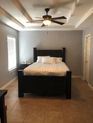 Entire house , close to Mall, restaurants<br> 4 bedrooms and 3 full baths