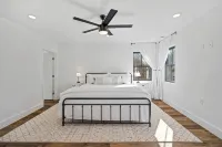 Modern Farmhouse Getaway - Country Houses