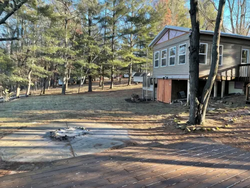 LAKESIDE LOOKOUT: Experience stunning views, Endless Shorline, Family Retreat.