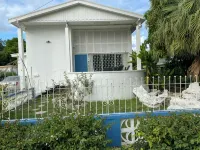 Spacious 6-bedroom house in lovely Christ Church with WiFi, AC - Homestay