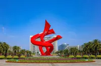 Lavande Hotel (Dongguan City Government International Trade Store) - Mountain view