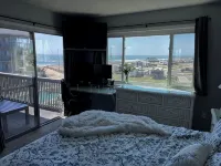 Expansive Ocean View: Private Balcony, Pool, Elevator & Executive Office - Wifi