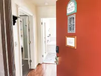 #7 Jacuzzi tub-Balcony- Historic Downtown suite