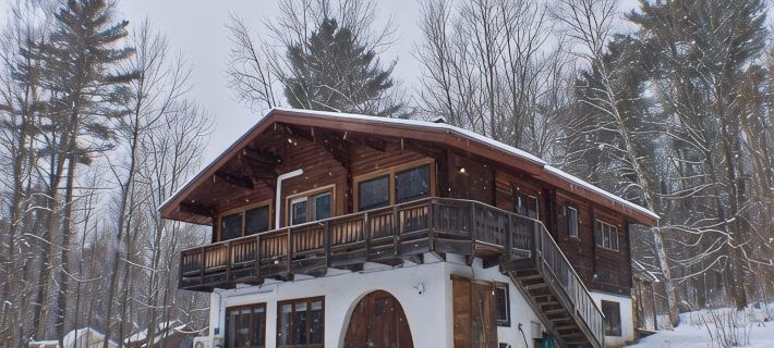 Cozy 4-bedroom chalet with WiFi, AC, fireplace in adventurous Mad River Valley Hotels in Warren