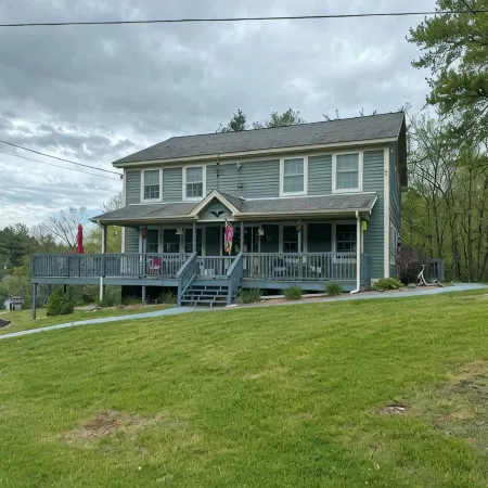 Rossie Historic 1823 Workers’ Boarding House. Restored Charming 4-Bedroom House