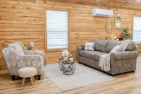 Romantic Cabin sitting on 18 acres of flat land surrounded by a creek! - Alppimaja