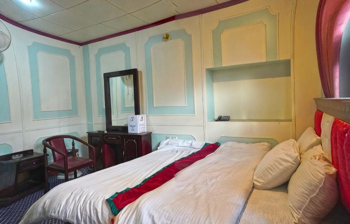 Dewanekhas Hotel & restaurent