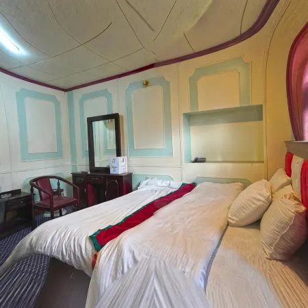 Dewanekhas Hotel & restaurent