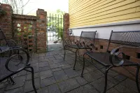 Absolutely Awesome, the Captain's Cottage - Country Houses