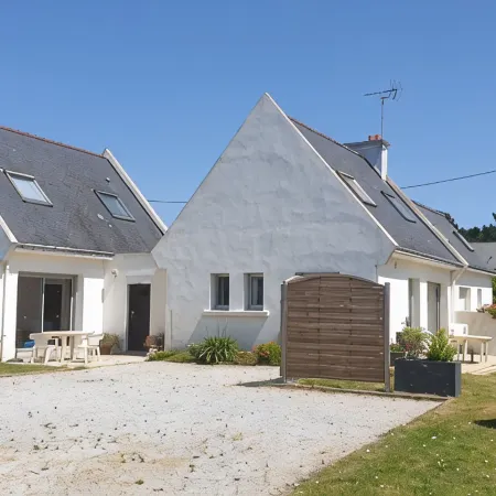 Twin detached villas 100m from the beach