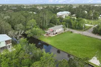 Waterfront Outdoor Bar, Game Room, Fire pit, Grill, Fishing Bay St. Louis Home - 4-Star