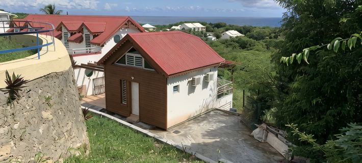 Bungalow Triplex T4 102 m² Spa and Cistern Sea View - Beach - Surf Hotels in Le Gosier