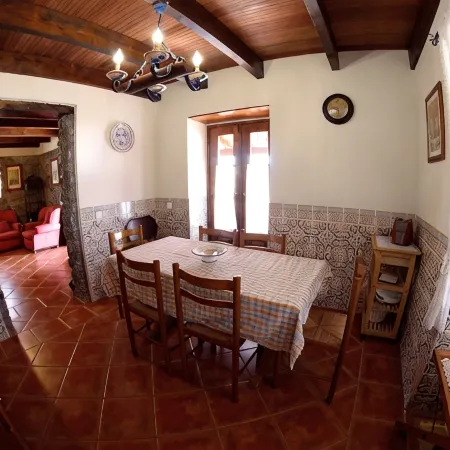 Traditional house. Fantastic sea view. Large outdoor spaces with barbecue.