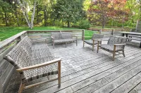 Traverse City - West Bayshore Retreat - 100’ of Private Beach - Luxurious House - Homestays