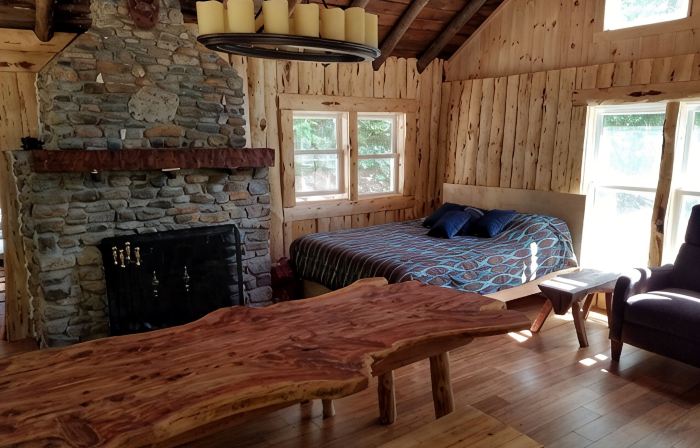 PET-FRIENDLY - Twilight Cabin a Unique Waterfront Log Cabin