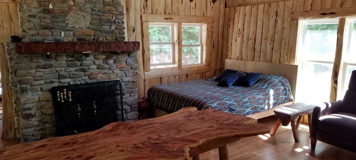 PET-FRIENDLY - Twilight Cabin a Unique Waterfront Log Cabin Hotels in Johnsburg