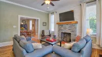 Bramley House: 3 Blk. Walk to DWTN Hendersonville-Lovingly Restored - Kitchens