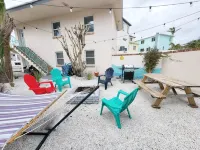 Charming Chic Getaway - 2 min. Walk to Beach, Restaurants, & Shops