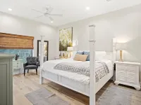Bayside Retreat - 2250 sq ft Bay House w/dock, fire pit, & tons of amenities Hotels in Diamondhead