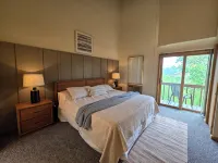 Lake-Golf-Ski Condo  w/ Great Views & Boat Parking - 4-Star