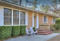 Cozy Studio adjacent to Augusta Nationals, onsite parking and separate entrance.