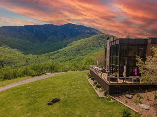 Redstone Mansion - Luxury Mountaintop Views of Pisgah National Forest - 5-Star