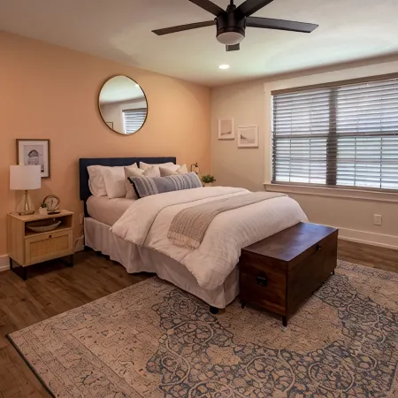 Beautiful 4/3 waterfront home with 2 master suites Hotels in Tool