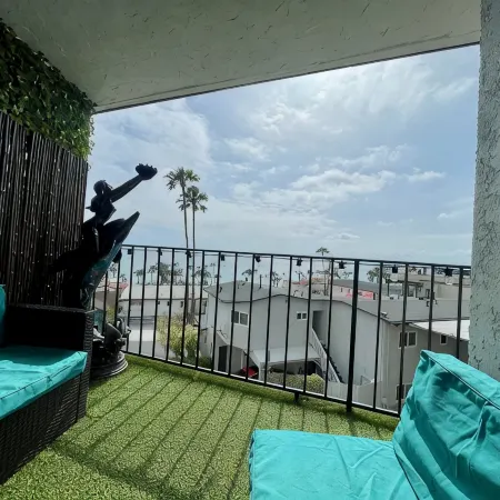 SurfView VR: Best Ocean and Pier View, 5 mins to Beach, Cozy Patio, Pet Friendly