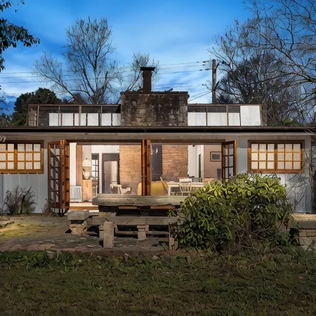 Sandstone Cottage With Cozy Open Fireplace in the Heart of Robertson