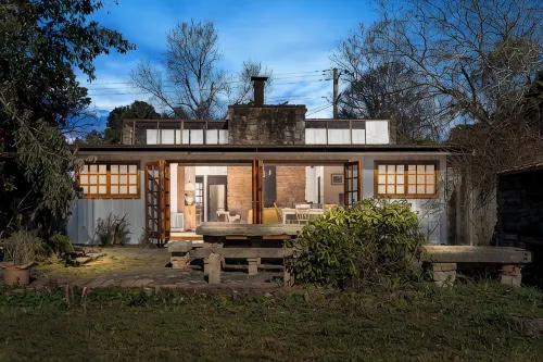 Sandstone Cottage With Cozy Open Fireplace in the Heart of Robertson - Country Houses