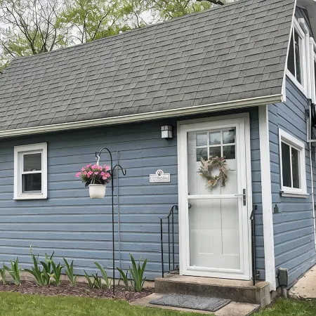 Stay at this charming one bedroom cottage and enjoy exploring the Finger Lakes.