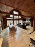 Rustic; Lodge Perfect Gateway; golf and lake - 4 stjerner