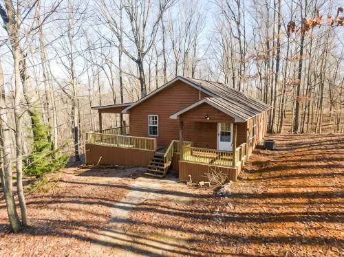 3 miles from Wolf Creek Dam! Boat and camper parking available