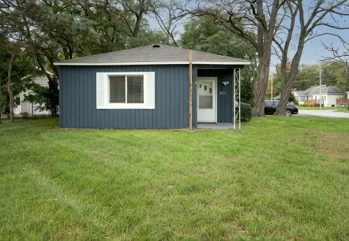 Betz Bungalow - Norton Shores - Homestays