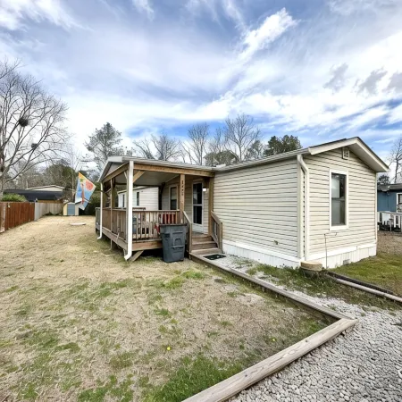 NOW BOOKING FOR WINTER! CUTE….COZY….COASTAL!! Quiet Neighborhood!